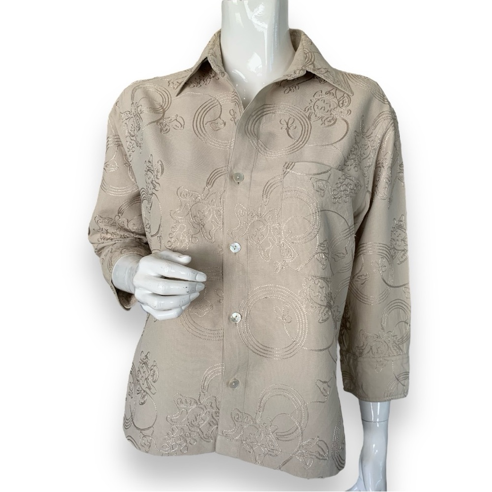 CHICO’S TAN SILK EMBROIDERED BLOUSE. CHICO’ WOMEN’S SIZE 1